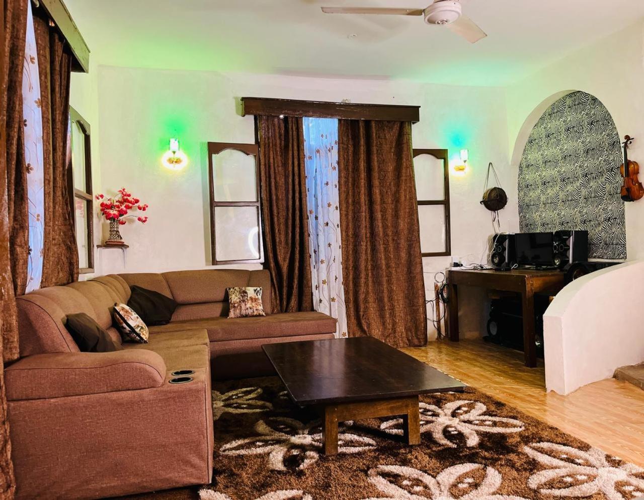 Akogo House - Bnb , Hostel, Backpackers & Volunteer Center 蒙巴萨 外观 照片