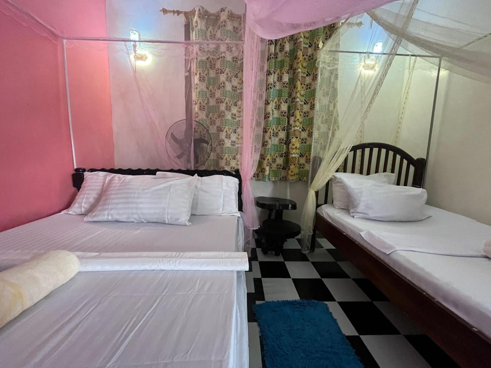 Akogo House - Bnb , Hostel, Backpackers & Volunteer Center 蒙巴萨 外观 照片