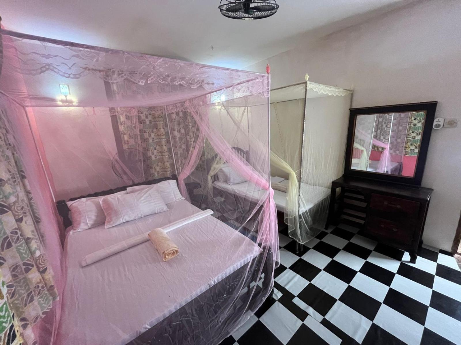 Akogo House - Bnb , Hostel, Backpackers & Volunteer Center 蒙巴萨 外观 照片