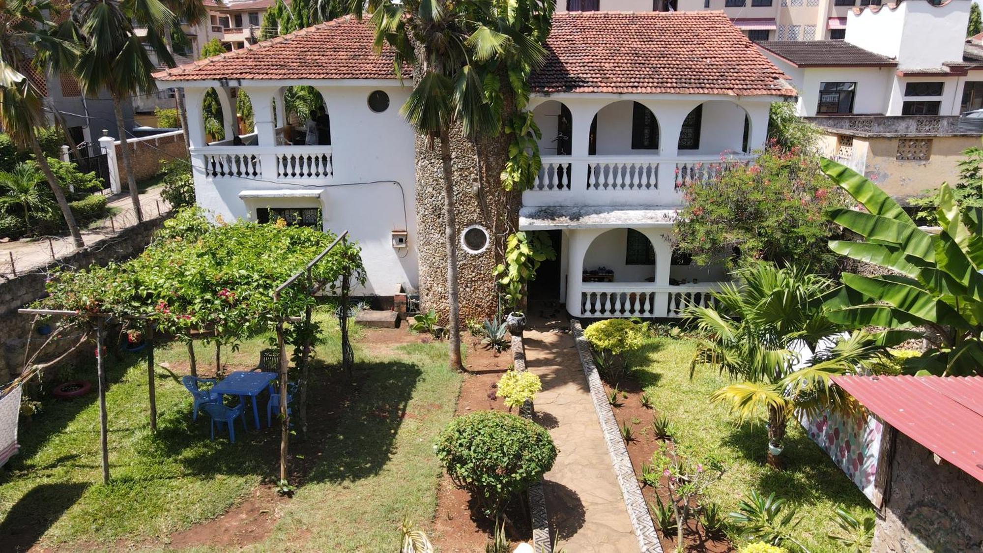 Akogo House - Bnb , Hostel, Backpackers & Volunteer Center 蒙巴萨 外观 照片