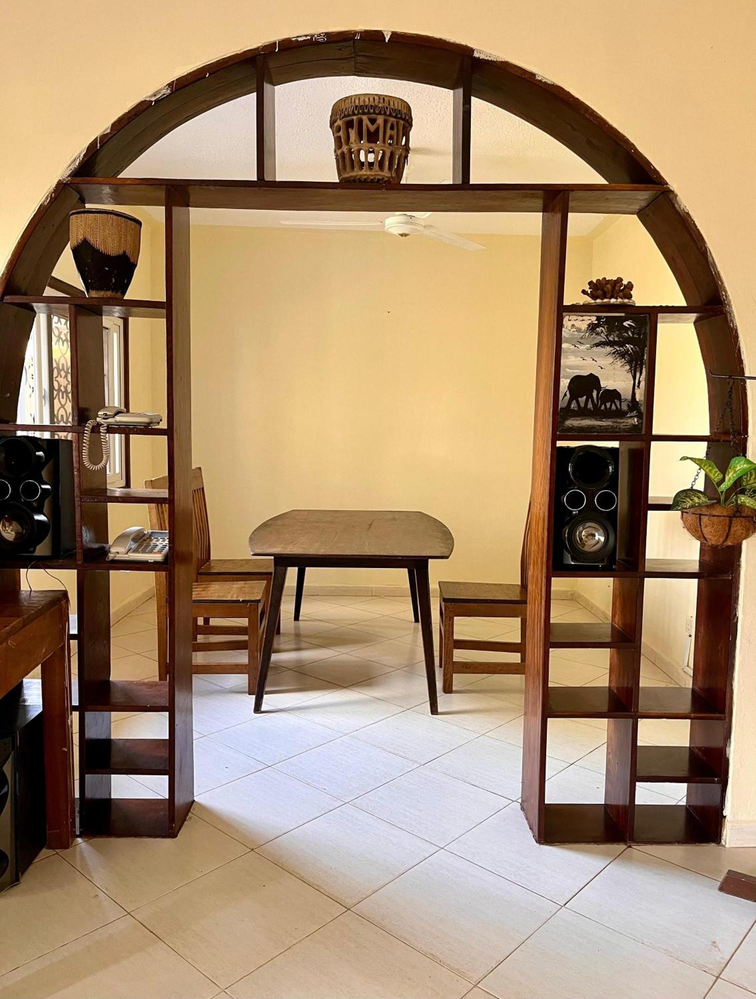Akogo House - Bnb , Hostel, Backpackers & Volunteer Center 蒙巴萨 外观 照片