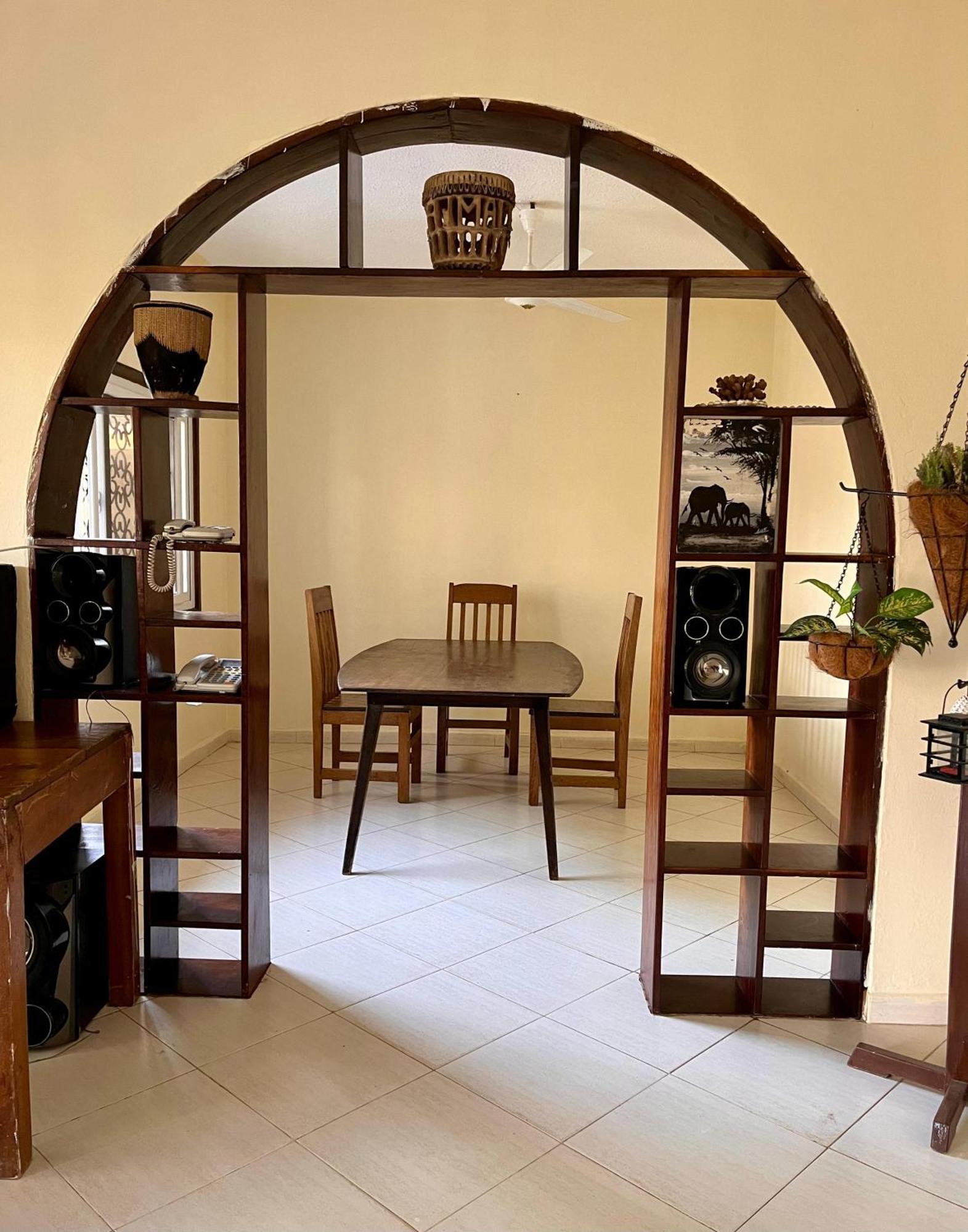 Akogo House - Bnb , Hostel, Backpackers & Volunteer Center 蒙巴萨 外观 照片