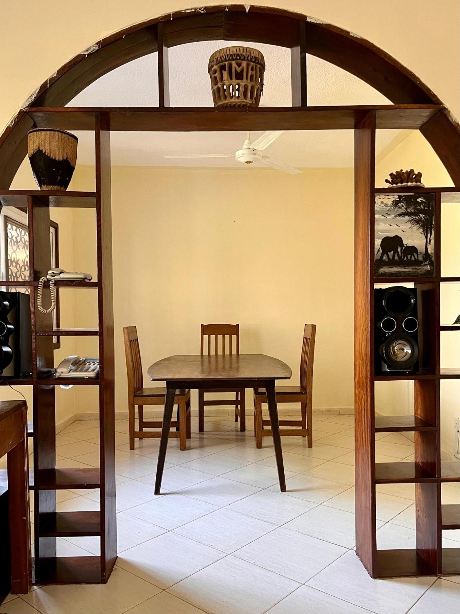Akogo House - Bnb , Hostel, Backpackers & Volunteer Center 蒙巴萨 外观 照片