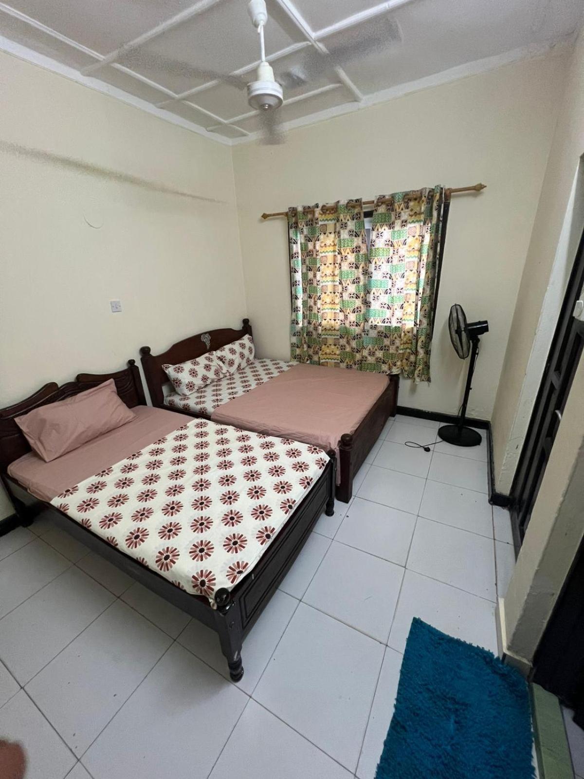 Akogo House - Bnb , Hostel, Backpackers & Volunteer Center 蒙巴萨 外观 照片
