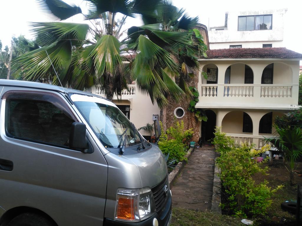 Akogo House - Bnb , Hostel, Backpackers & Volunteer Center 蒙巴萨 外观 照片