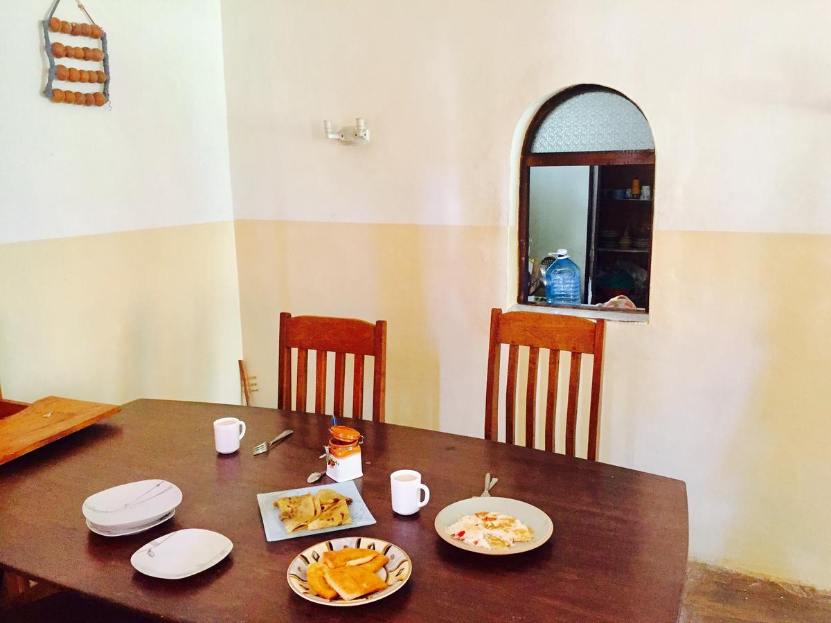 Akogo House - Bnb , Hostel, Backpackers & Volunteer Center 蒙巴萨 外观 照片