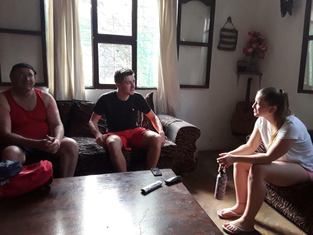 Akogo House - Bnb , Hostel, Backpackers & Volunteer Center 蒙巴萨 外观 照片